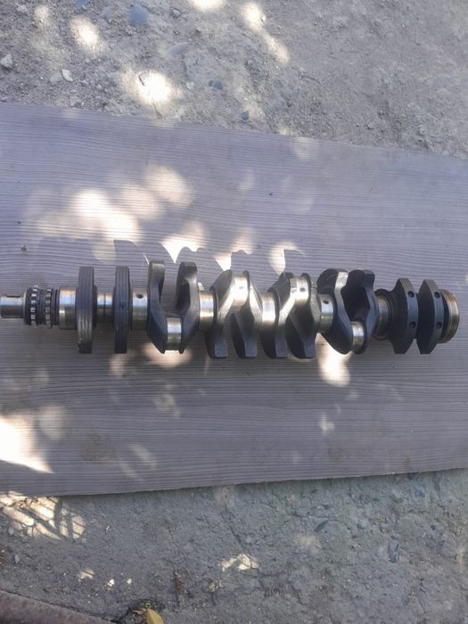 Продам каленвал на BMW м50б25