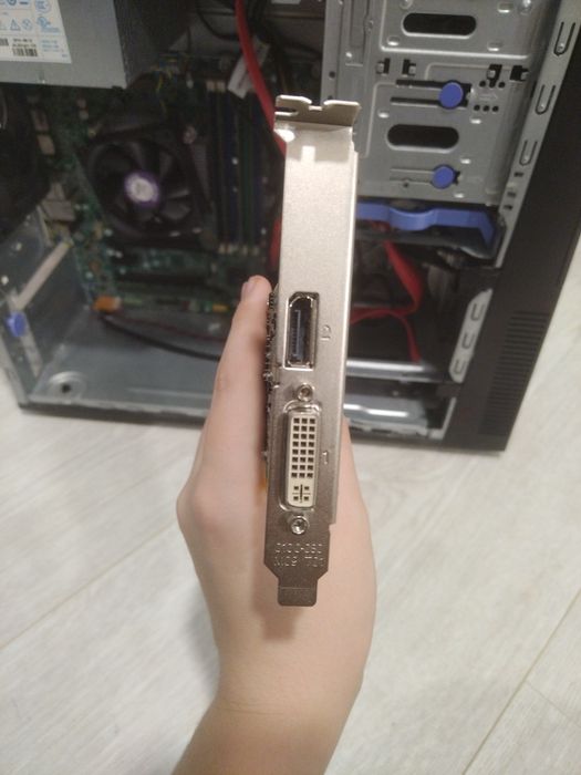 Компютър за лек гейминг lenovo thinkcentre M83