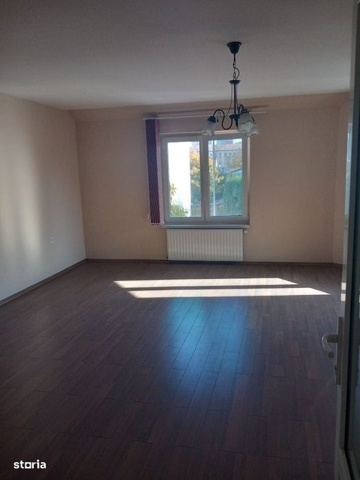 Casa cu etaj,cu garaj, D+P+E+M,611 mp, teren 371 mp,Central