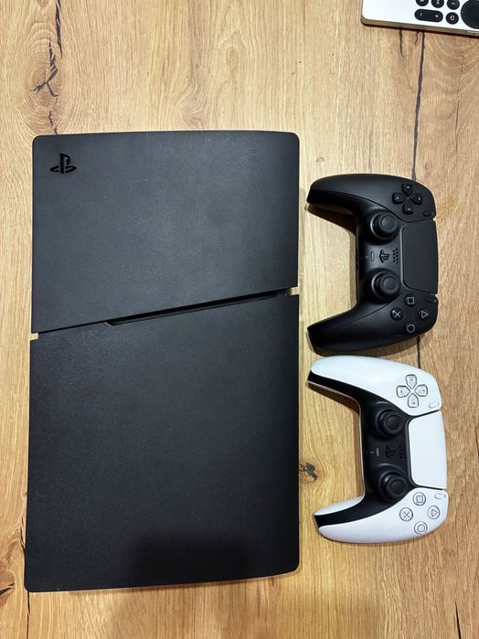 (Vand/Schimb) PS5 Slim / 1TB / In garanție / 2 controllere