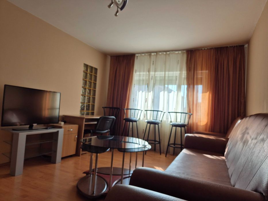PROPRIETAR închiriez apartament cu 2 camere situat în zona Podgoria