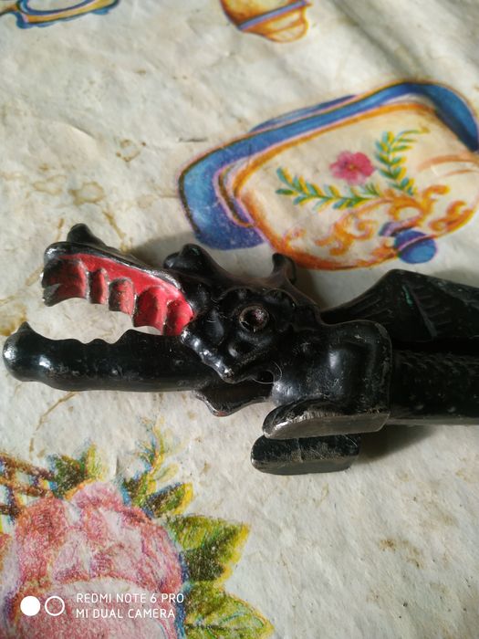 Продается орехокол ,"змей горыноч" ,лупа СССР