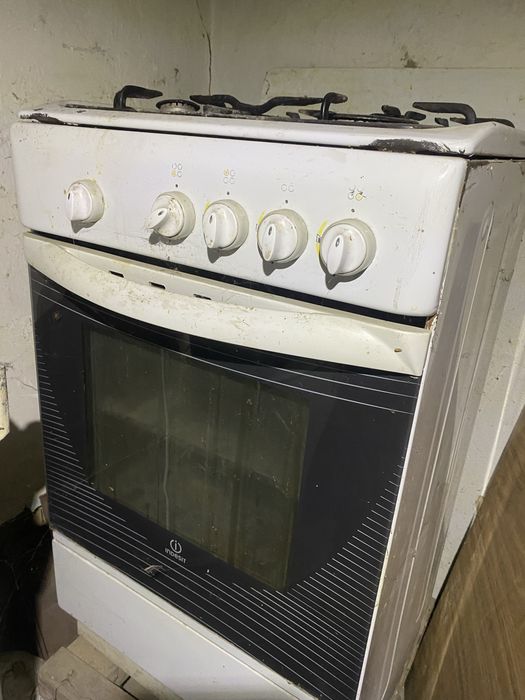 Продам. Газовая плита индезит бывшая в употреблении