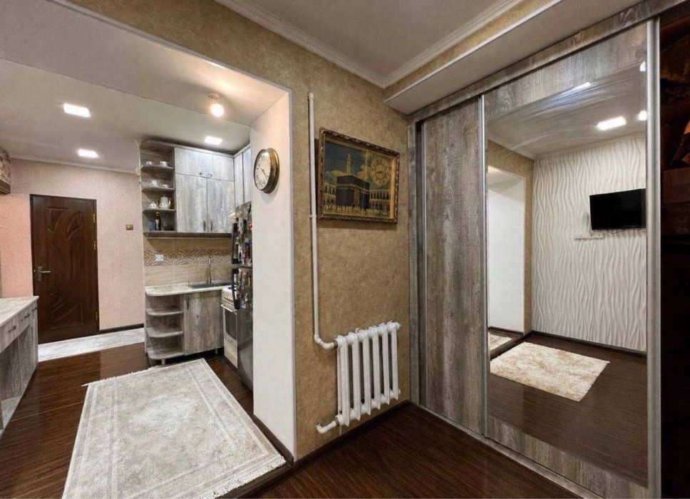 Айбек 1в2 ком 45м2 , срочно продается квартира