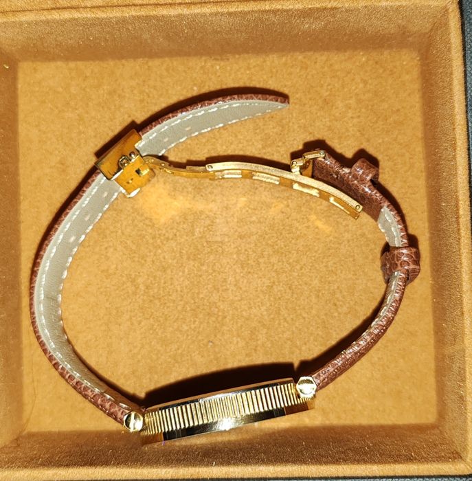 Часы Versace, женские, новые, возможен торг.