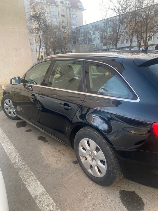 Mașina Audi A4 din 2015