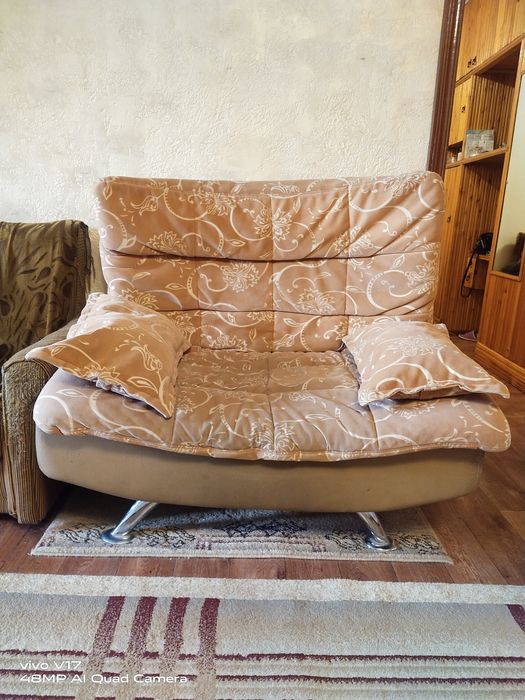 Диваны есть 3 шт