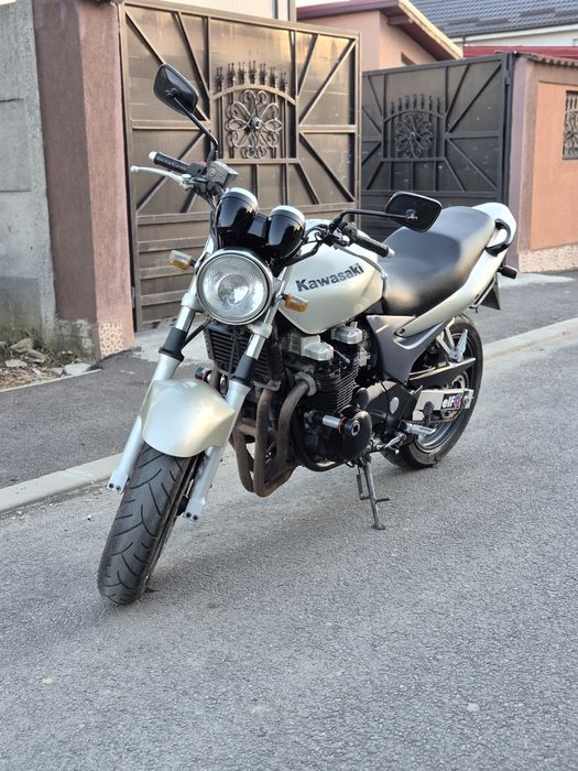 Kawasaki ZR-750 Naked, 4 cilindri în linie