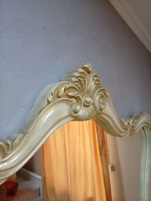 Женский стол.