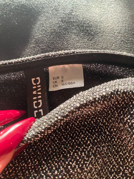 бляскава къса рокля