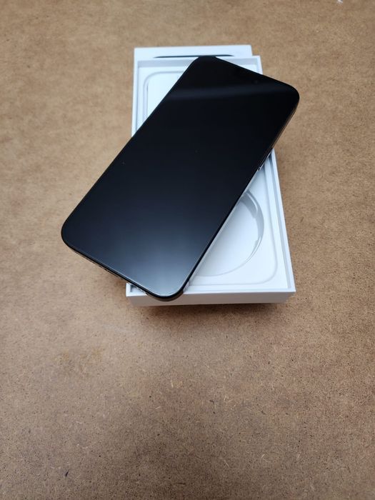 Продам 15 про макс