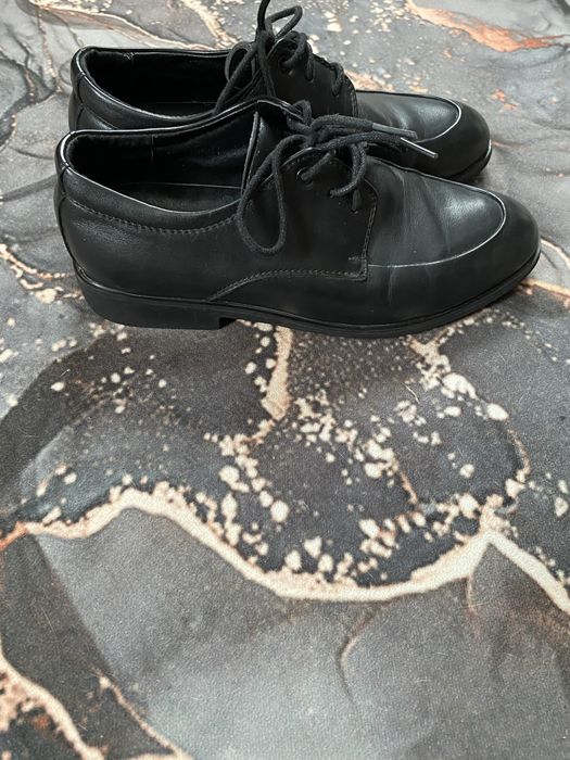 Продам туфли для мальчика 36 размер