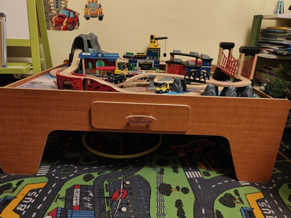 Дървен влак - писта в комплект с маса