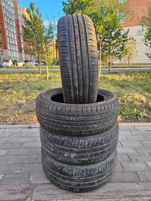 Продам шины  комплект