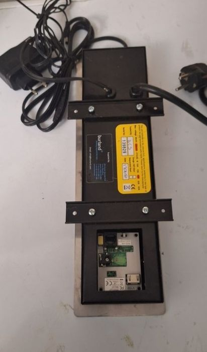 Hub, stație de încărcare cu prize multiple