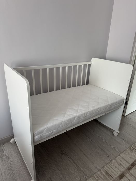 Детская кровать-манеж на колёсиках + матрас