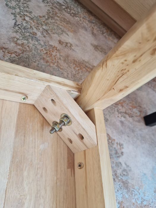 Продам стол обеденный