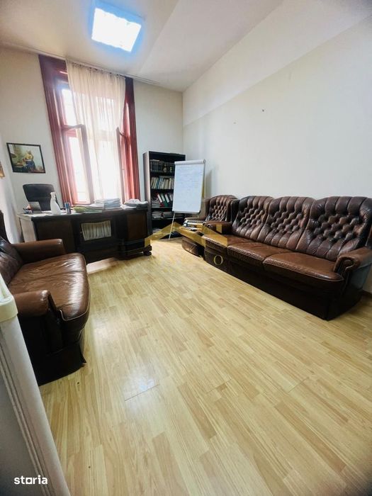 Apartament (pretabil pentru Birou ,Cabinet etc.) de vanzare in centru — fotografia 1