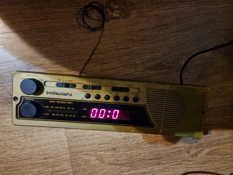 Radio cu ceas funcțional