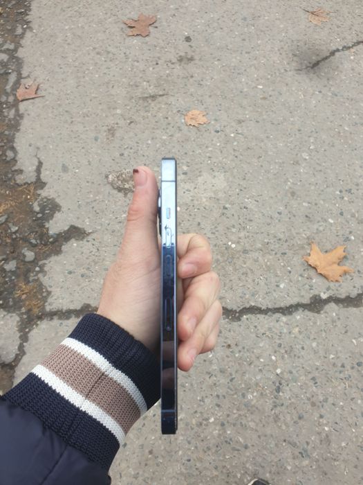 Iphone 13 pro 128/77 ayb yo