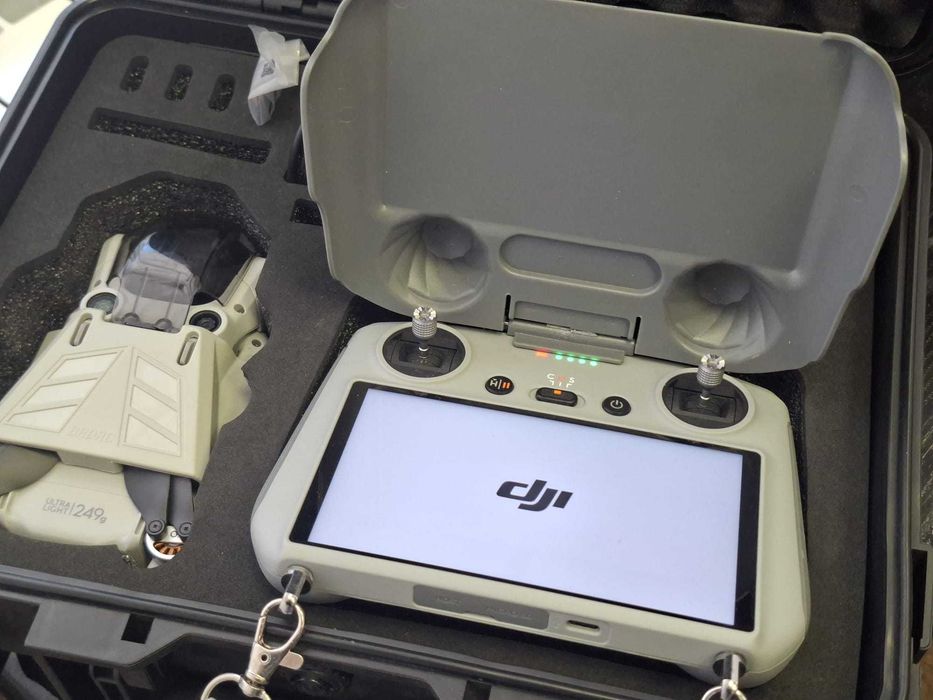 Drona DJI Mini 3 Pro Fly More Combo in stare perfecta