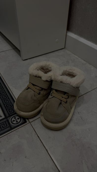 Продам детскую обувь