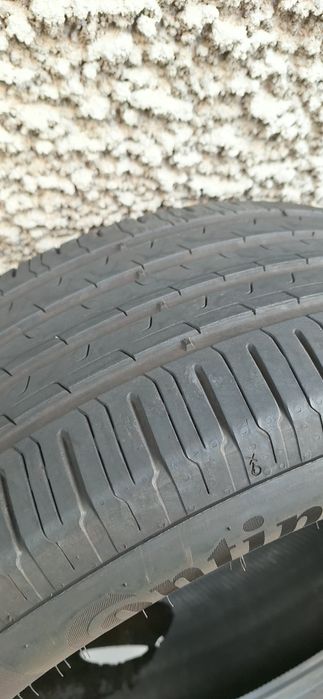 Продавам 2бр гуми за SUV Continental 235/55/18V