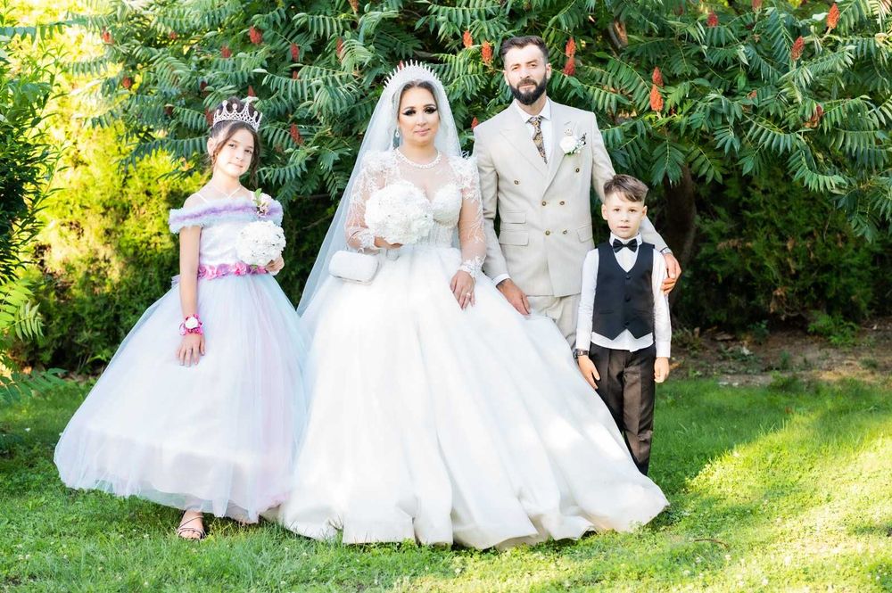 Vand rochie de mireasa