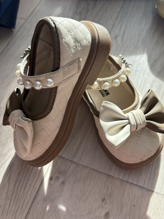 Продам детскую обувь