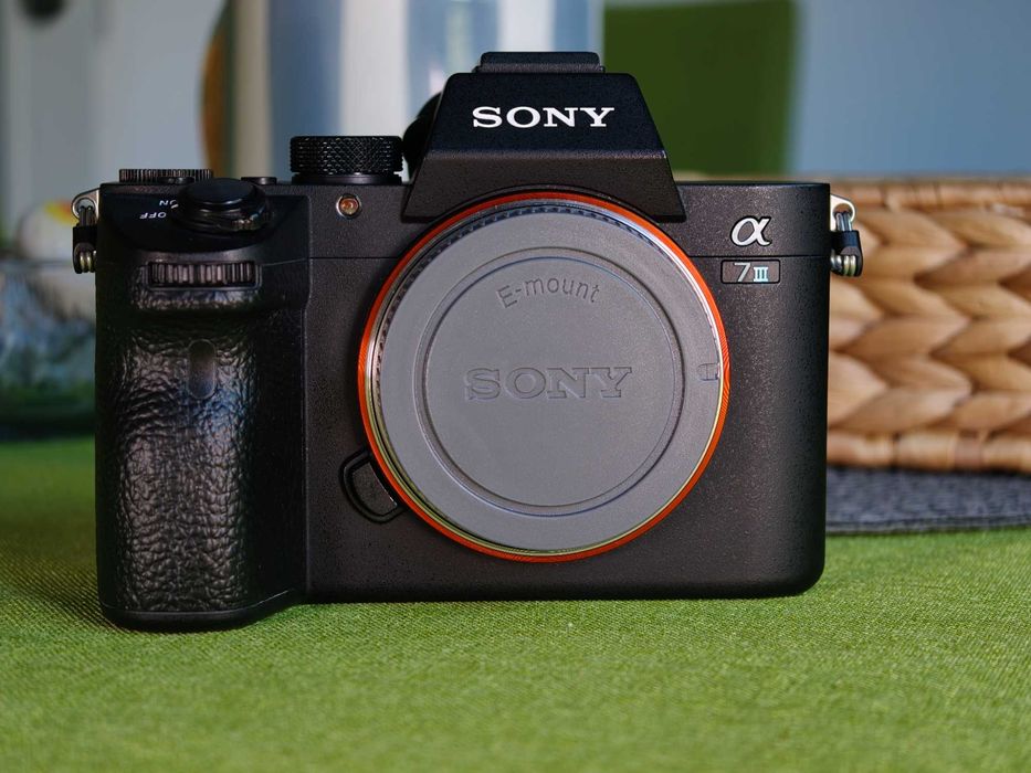 Фотоапарат Sony A7 III - full frame тяло