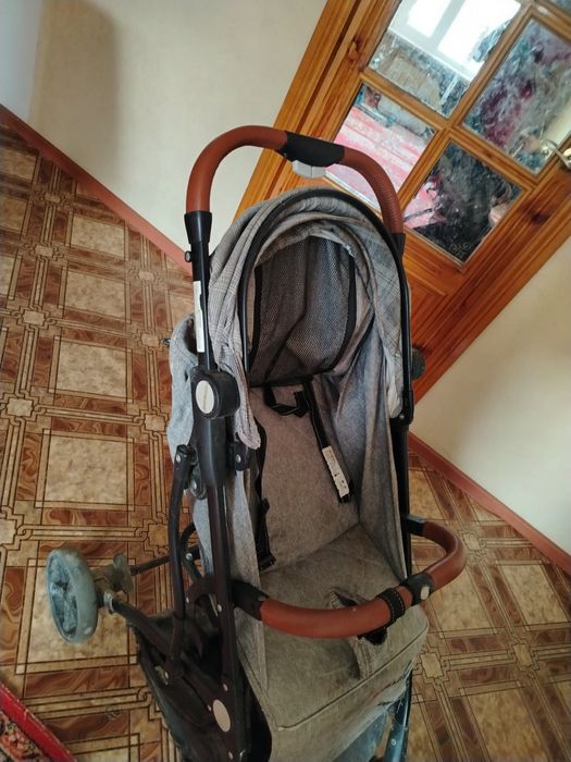 Стол для кормления и коляска