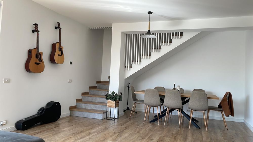 Închiriez duplex
