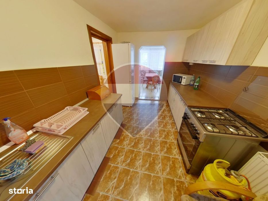 Casă / Vilă cu 8 camere de închiriat