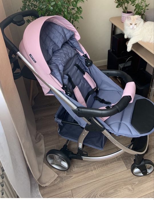 Продам прогулочную коляску для девочки