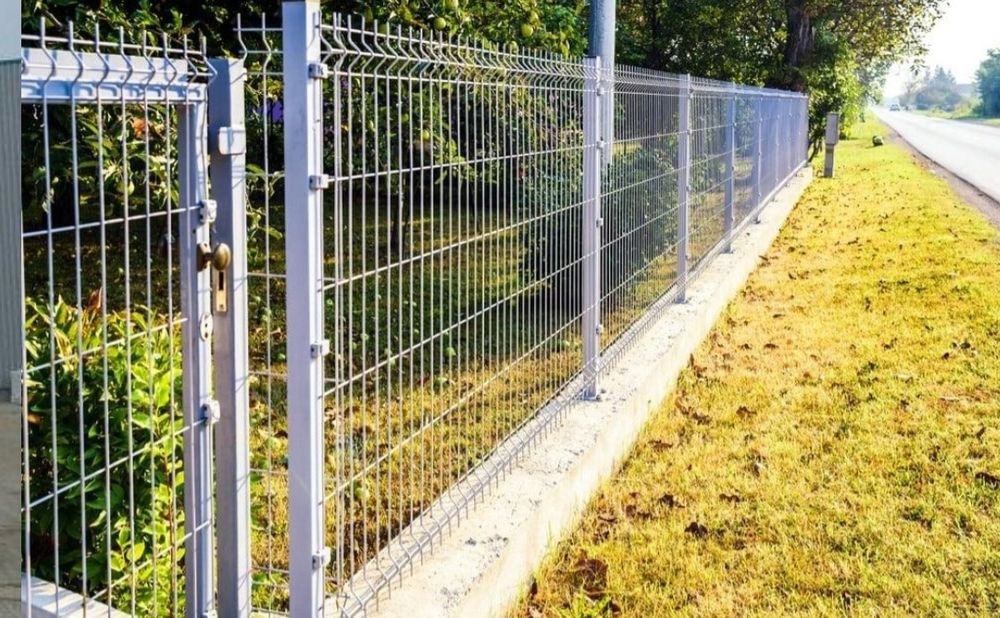 Garduri din plasa bordurată