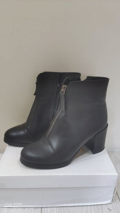 Осенния обувь 10 000 тыс