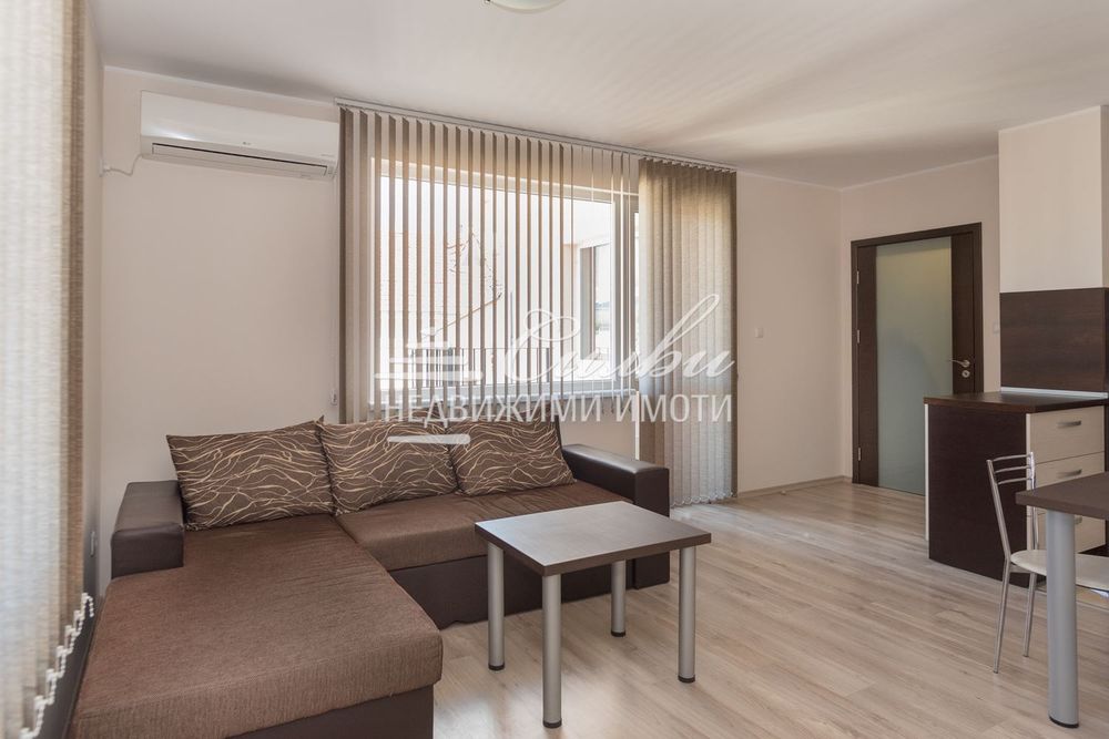 Дава се под наем Двустаен апартамент в Шумен, Център - 76 кв.м за 357 € - Снимка #4