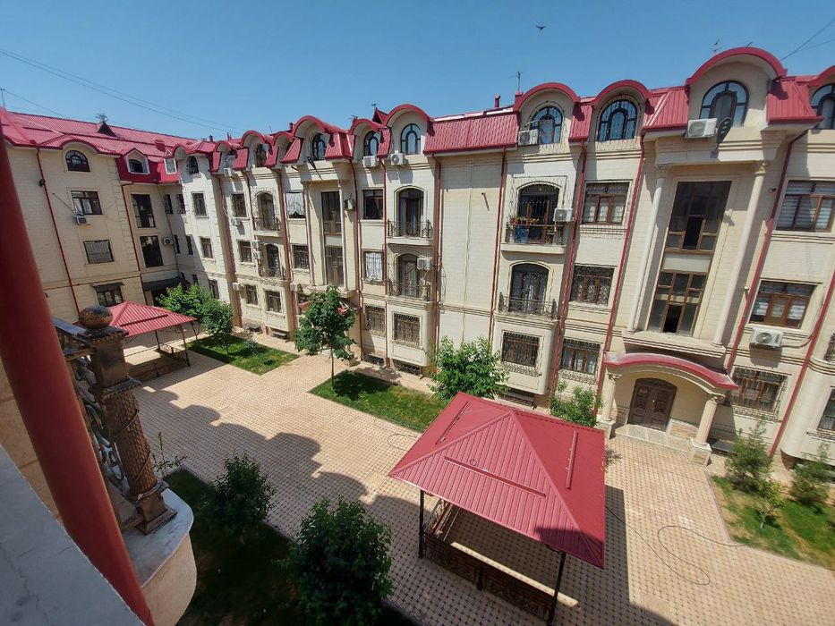 Srochna prodayotsya 110m²+110m²