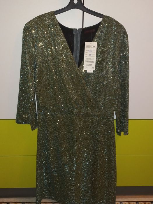 Продаётся новое женское платье