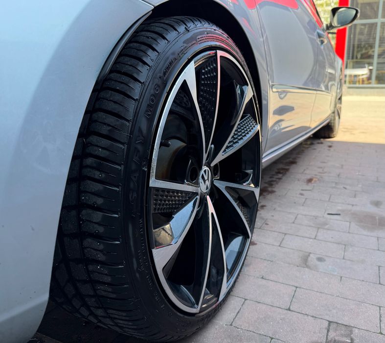 Джанти с гуми 235/35 ZR19 (RS7)