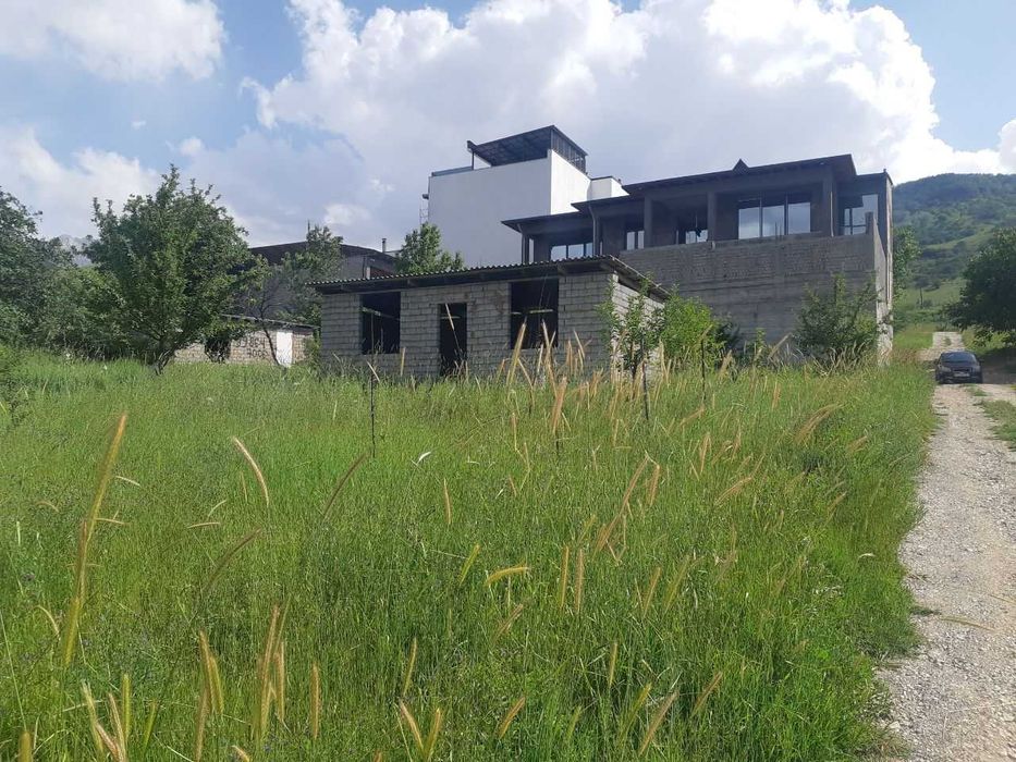 Чарвак,Юсуфхона продаётся дачный участок 5 соток.