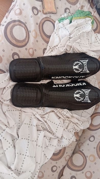 Vând echipament de kickbox în stare bună