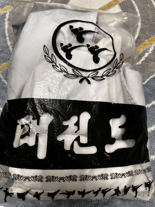 Продаю форму (кимано) для таеквондо.