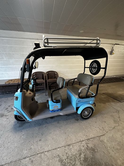 Скутер трехколесный электромобиль