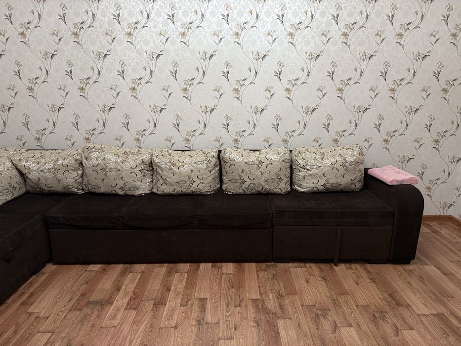 Продается диван в хорошем состоянии