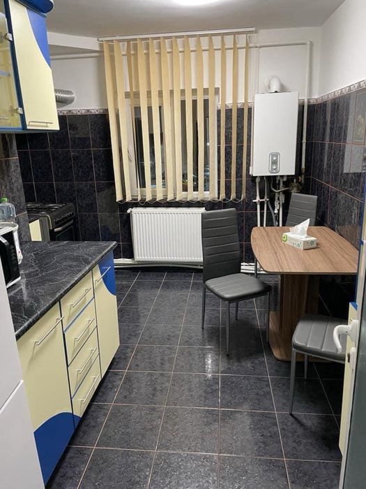 inchiriez apartament 3 camere