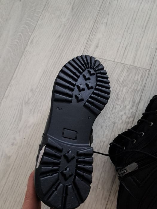 Продам кожанные ботинки