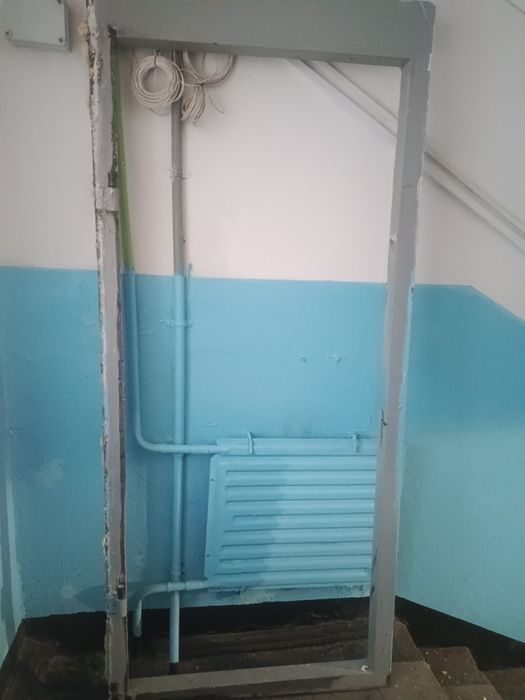 Продам дверь железную б/у