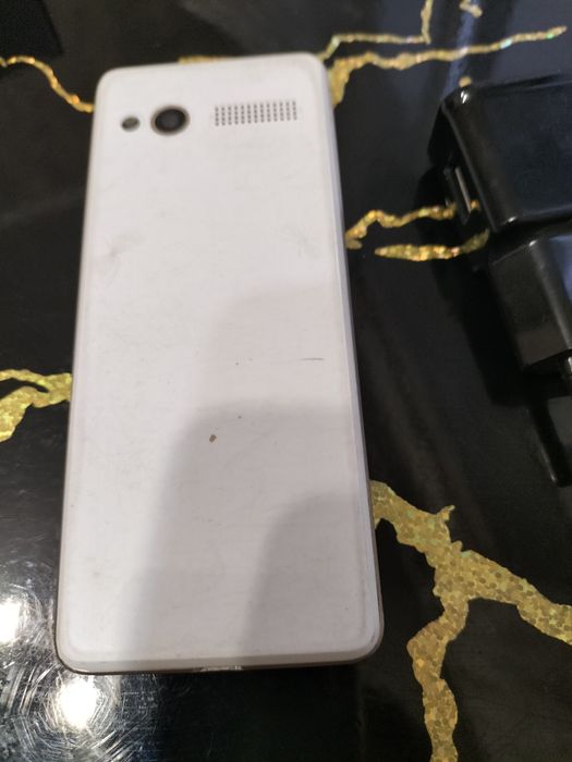 Продам телефон 2 х симочный,не рабочий.