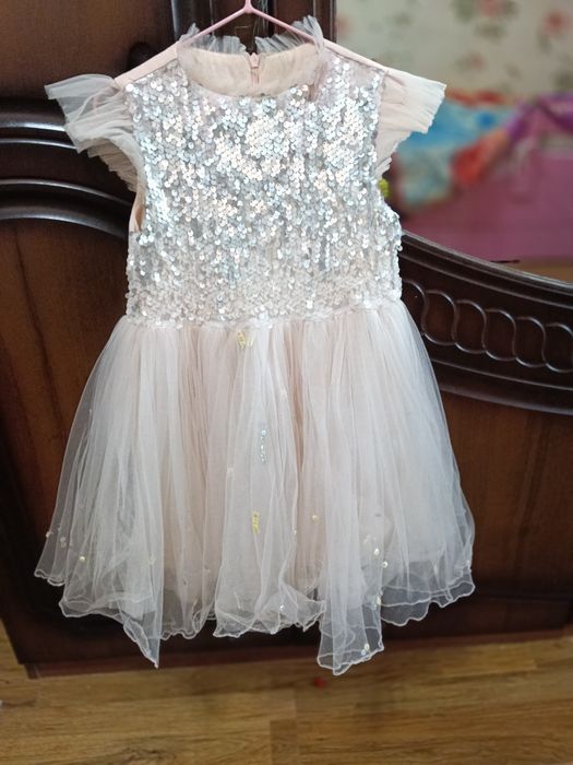 Продам праздничные платья